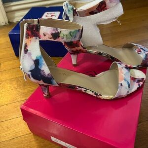 Dream Pais floral kitten heel sandal brand new